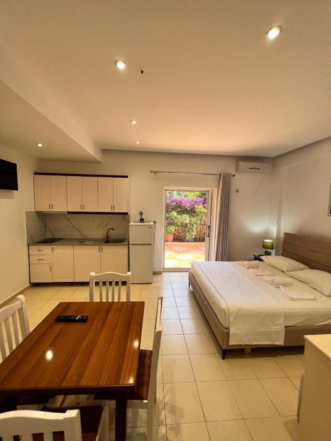 Hotel Moscopole Ksamil Bagian luar foto