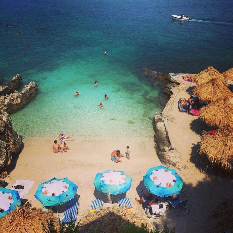 Hotel Moscopole Ksamil Bagian luar foto