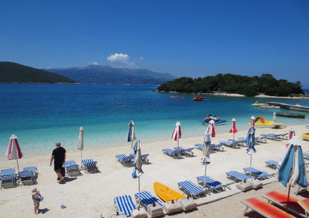 Hotel Moscopole Ksamil Bagian luar foto